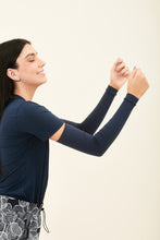 Carregar imagem no visualizador da galeria, Image 03: Uv Line Gants Sun-Protection Sleeve Navy Upf50+
