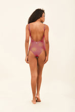 Carregar imagem no visualizador da galeria, Model Back: Uv Line Une Pièce Swimsuit Shine Malva
