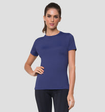Carregar imagem no visualizador da galeria, Model Back: Uv Line Fitness Haut Uvpro Br Mc Marinho Fem
