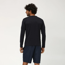 Carregar imagem no visualizador da galeria, Model Back: Uv Line T-Shirt Uvpro Br Ml Preto Msc
