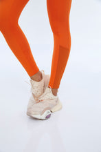 Carregar imagem no visualizador da galeria, Legging Hyper Regulagem No Cos Laranja Orangeade
