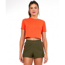 Carregar imagem no visualizador da galeria, T-Shirt Skin Fit Cropped 1983 Laranja Pitanga
