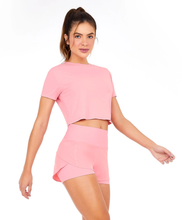 Carregar imagem no visualizador da galeria, T-Shirt Skin Fit Cropped 1983 Rosa Icing
