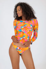 Carregar imagem no visualizador da galeria, Top Orange-Bloom Rash-Guard
